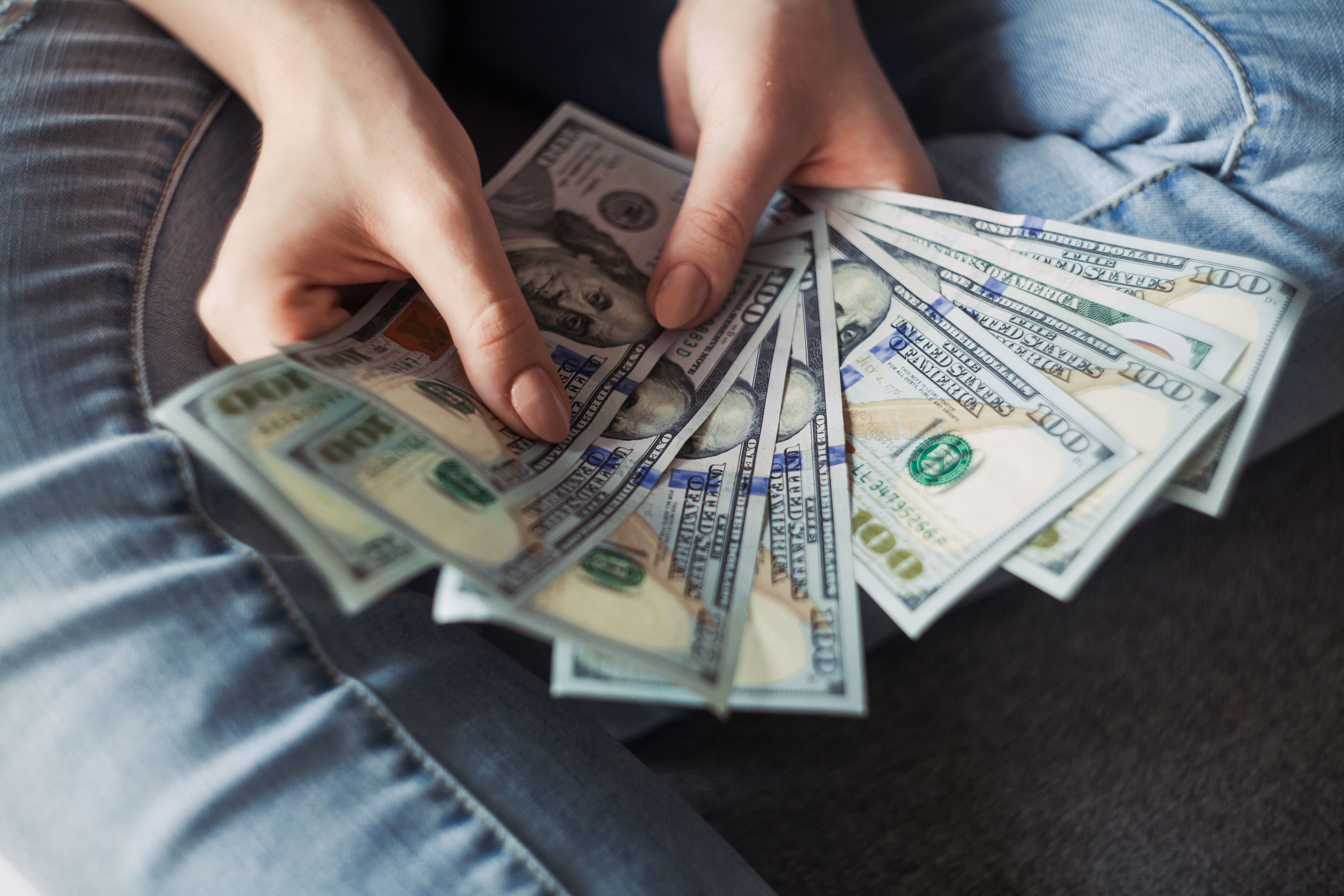 dolares